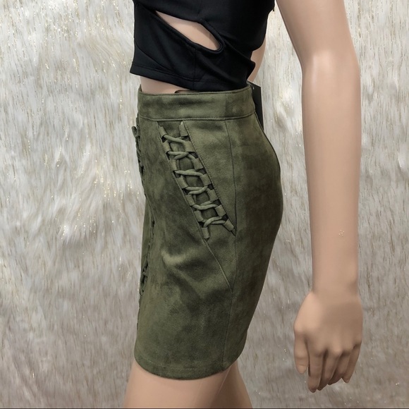 LF Seek the label Suede Mini Skirt. XS - Picture 3 of 6